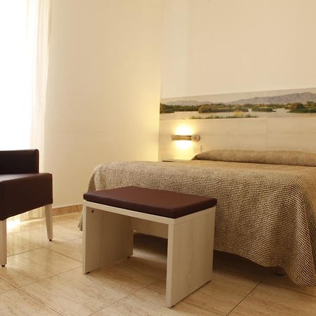 Hotel Canet Castello  D'Empuries Exterior photo